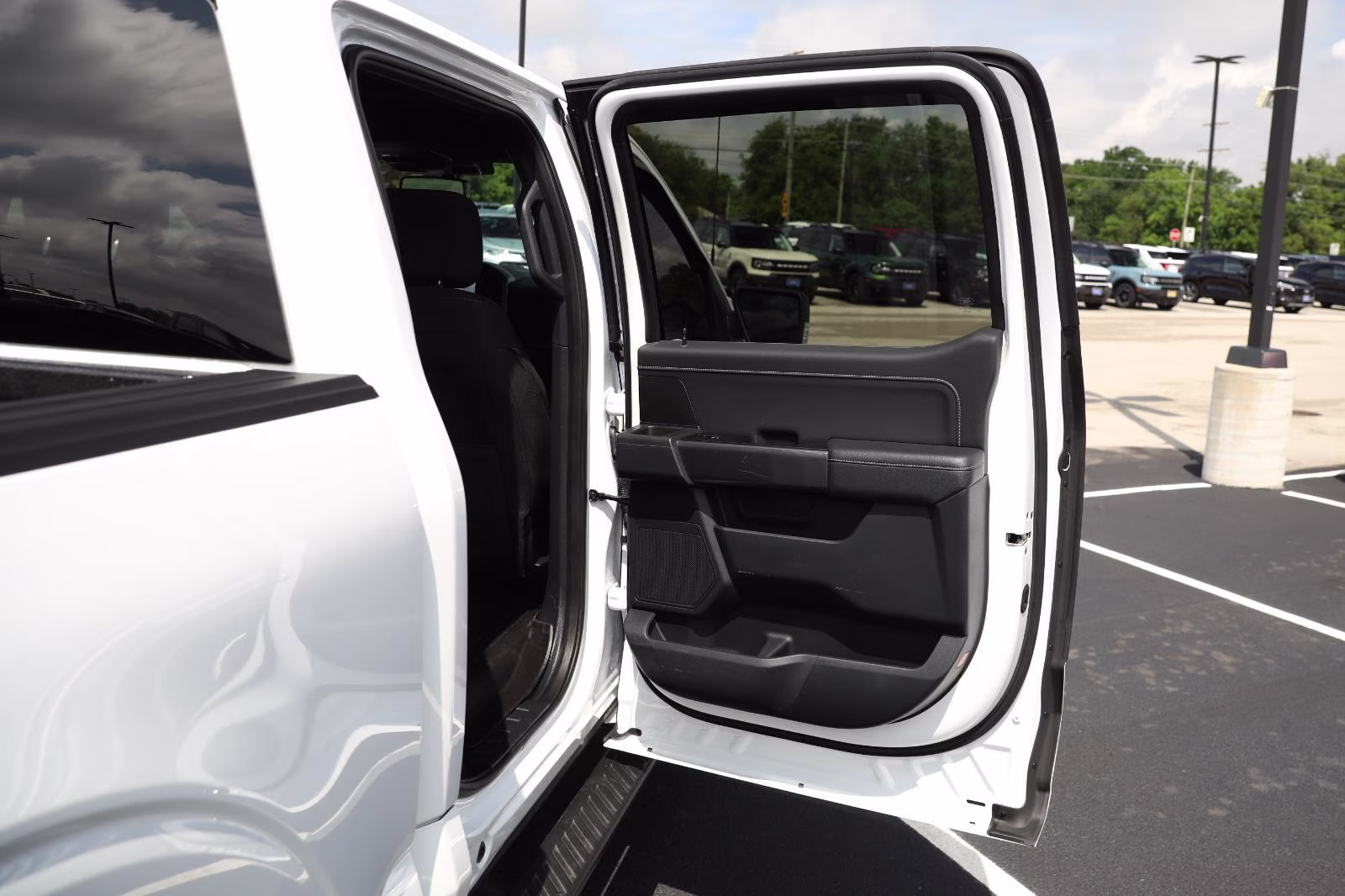 2023 Oxford White Ford F-150 XLT 4X4 Truck