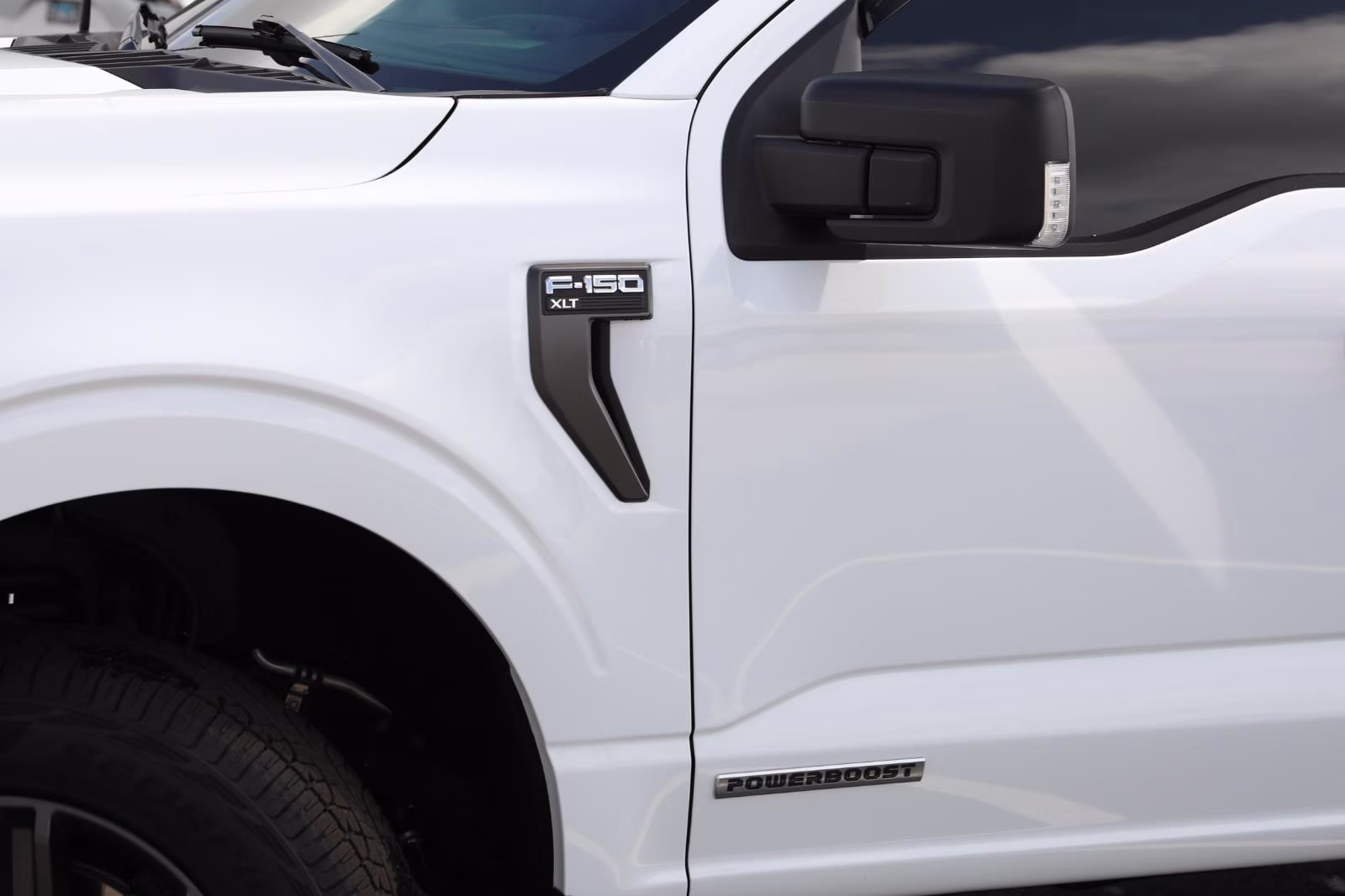 2023 Oxford White Ford F-150 XLT 4X4 Truck