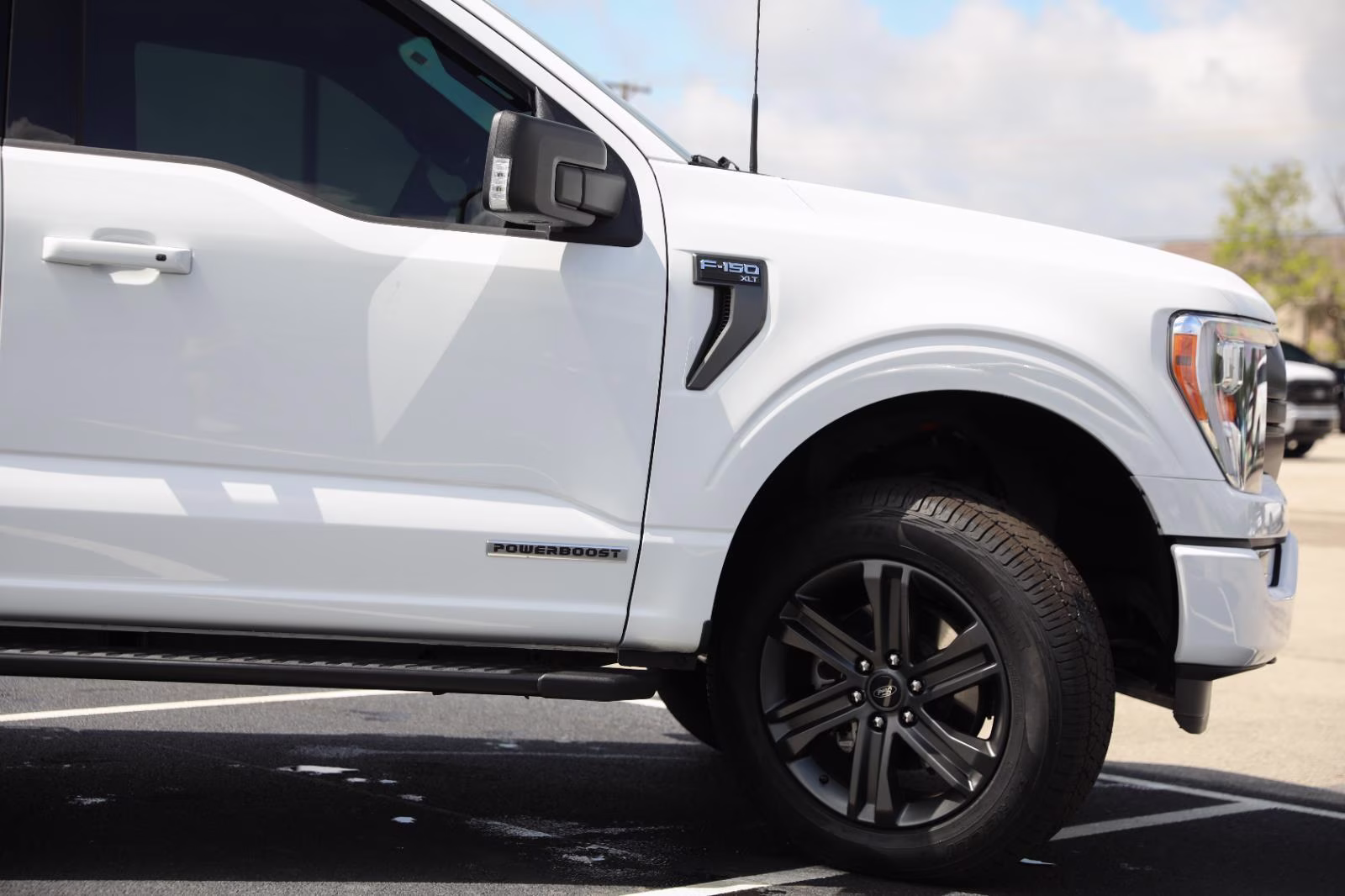 2023 Oxford White Ford F-150 XLT 4X4 Truck