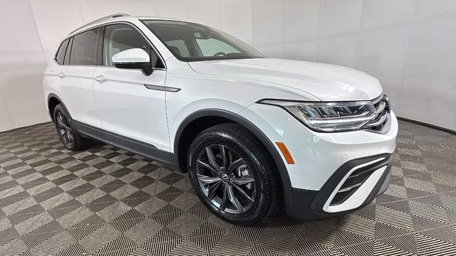 2023 Opal White Pearl Volkswagen Tiguan 2.0T SE FWD SUV