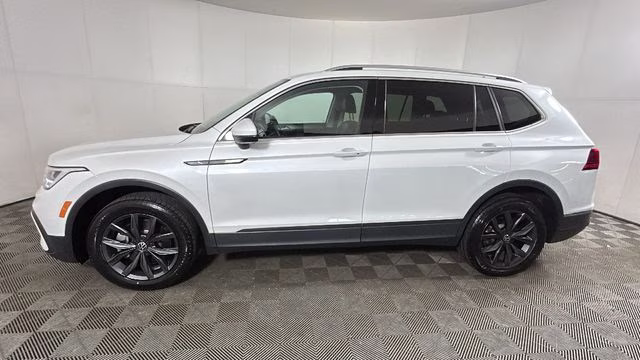 2023 Opal White Pearl Volkswagen Tiguan 2.0T SE FWD SUV