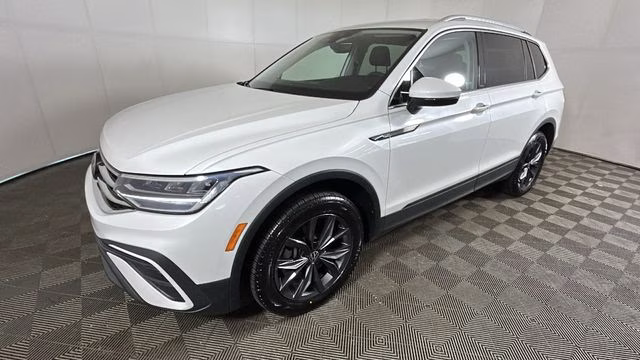 2023 Opal White Pearl Volkswagen Tiguan 2.0T SE FWD SUV