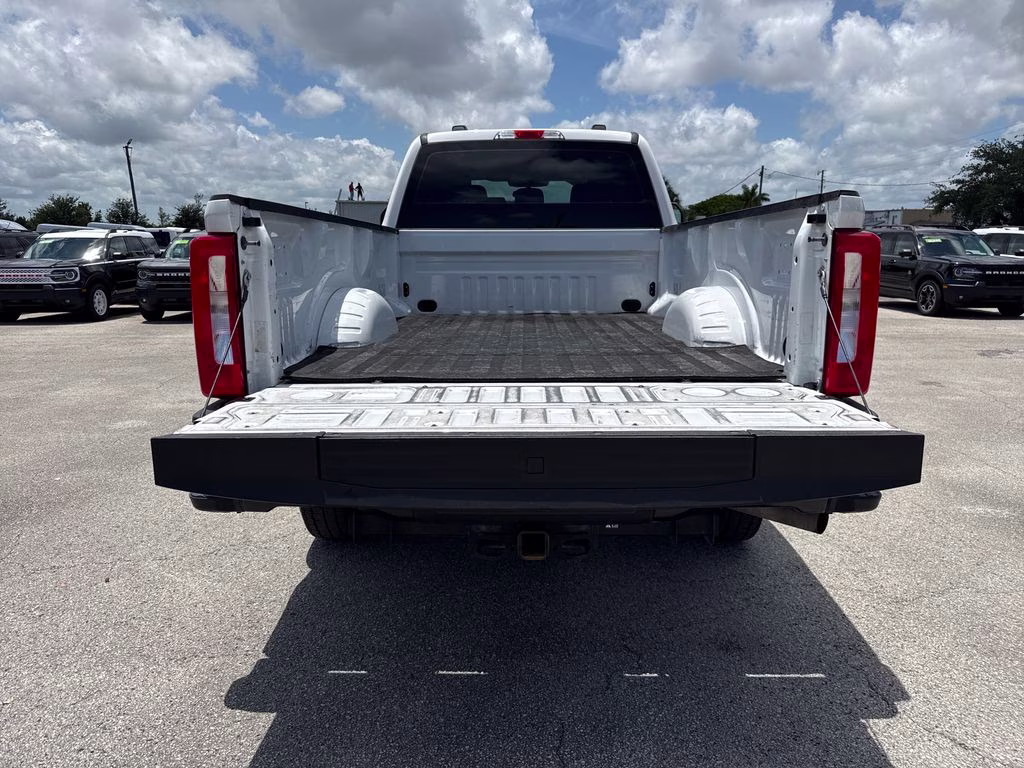 2023 Oxford White Ford Super Duty F-250 SRW XL 4X4 Truck