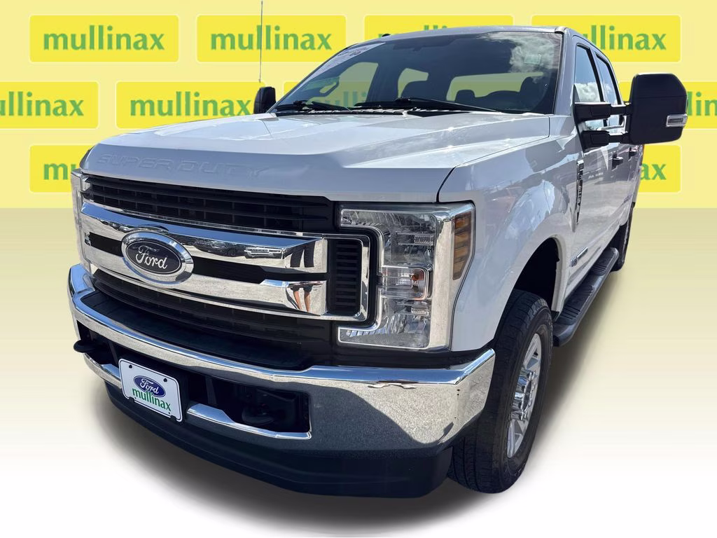 2018 Oxford White Ford Super Duty F-250 SRW XLT 4X4 Truck