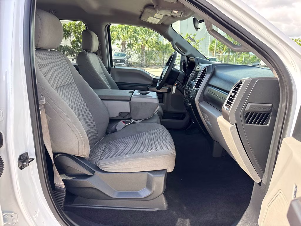 2018 Oxford White Ford Super Duty F-250 SRW XLT 4X4 Truck