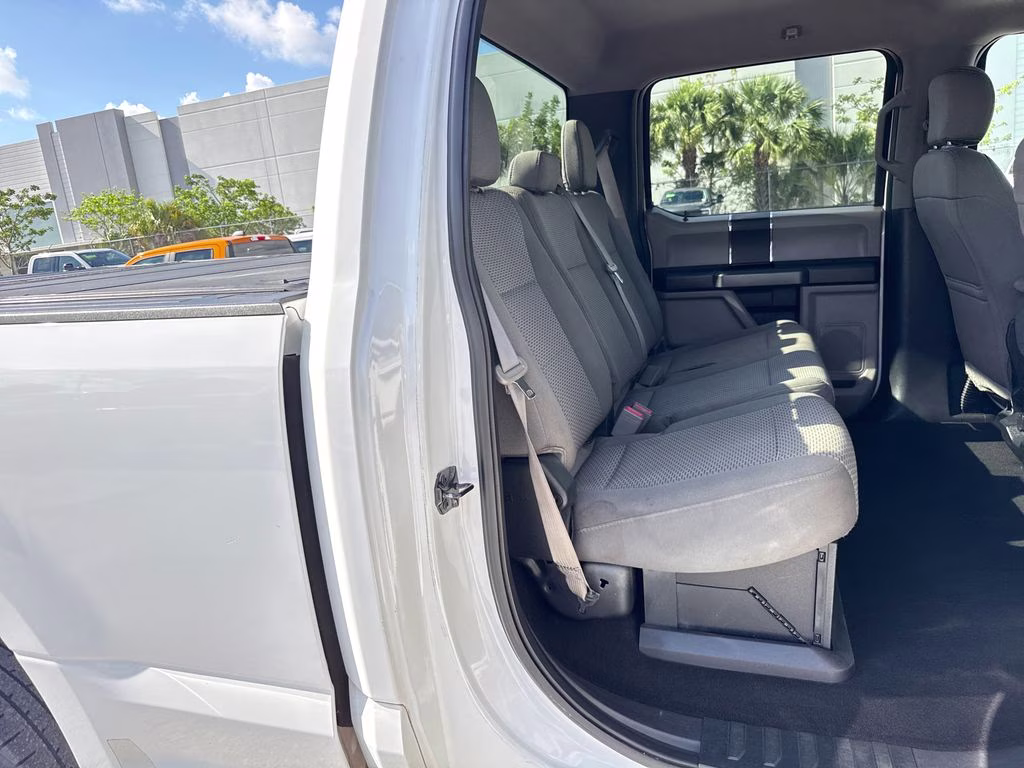 2018 Oxford White Ford Super Duty F-250 SRW XLT 4X4 Truck