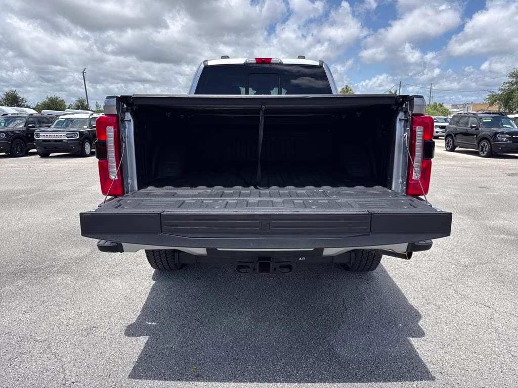 2023 Iconic Silver Metallic Ford Super Duty F-250 SRW Lariat 4X4 Truck