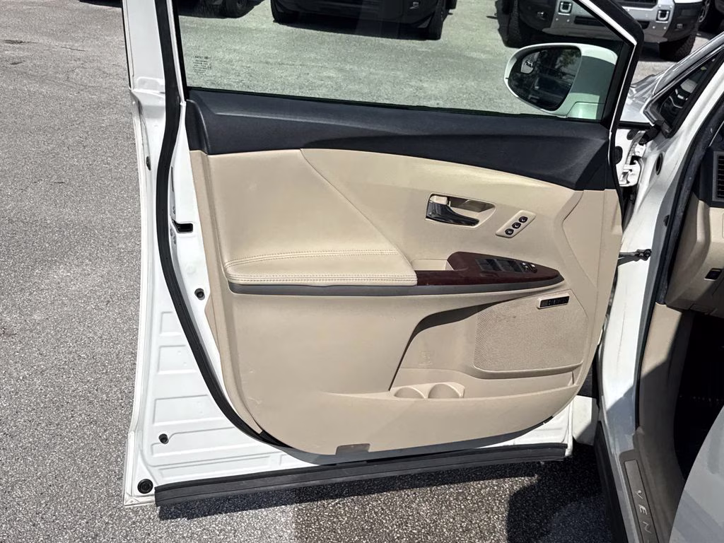 2013 Blizzard Pearl Toyota Venza XLE FWD SUV