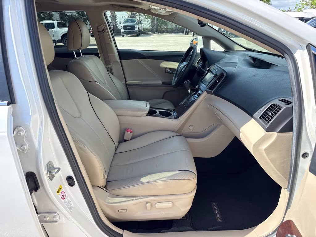 2013 Blizzard Pearl Toyota Venza XLE FWD SUV