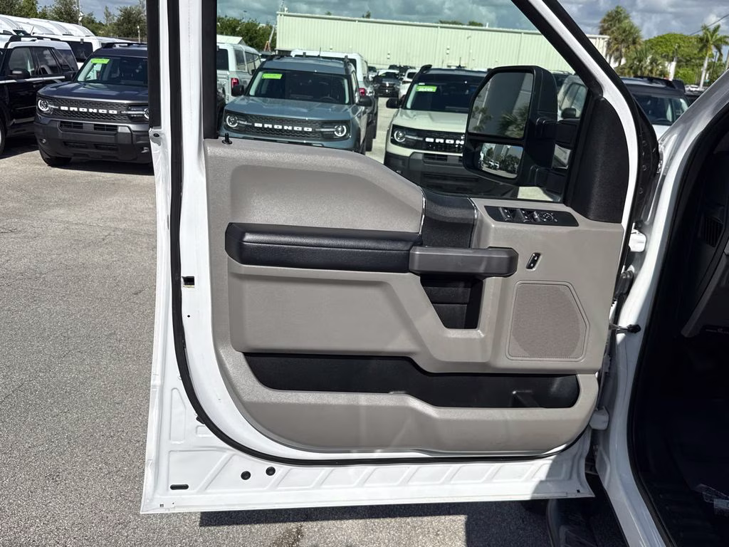 2018 Oxford White Ford Super Duty F-250 SRW XLT 4X4 Truck