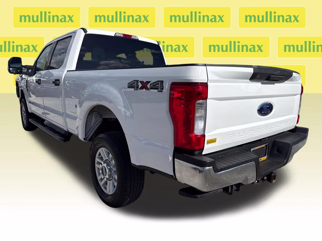 2018 Oxford White Ford Super Duty F-250 SRW XLT 4X4 Truck