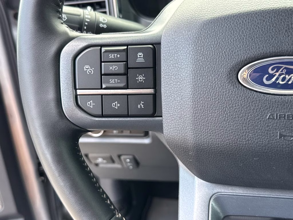 2023 Iconic Silver Metallic Ford Super Duty F-250 SRW Lariat 4X4 Truck