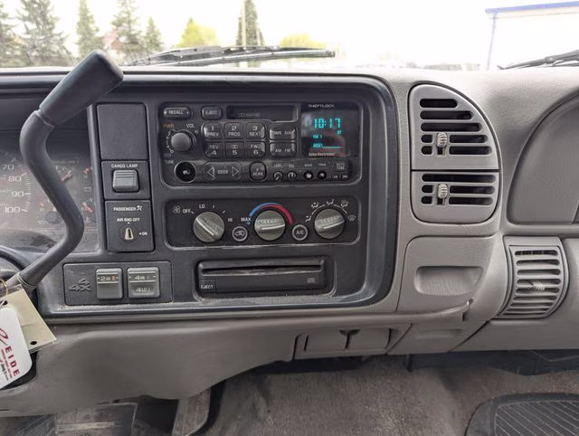 1998 Light Pewter Metallic Chevrolet C/K 1500 Base 4X4 Truck