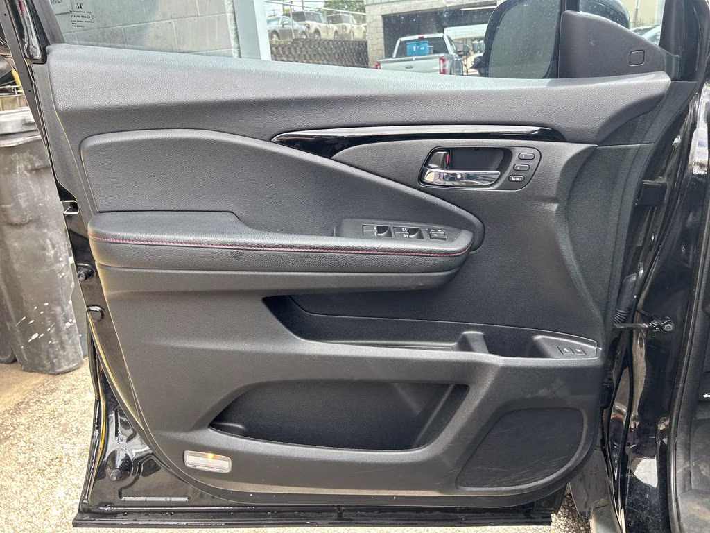 2022 Crystal Black Pearl Honda Pilot Black Edition AWD SUV