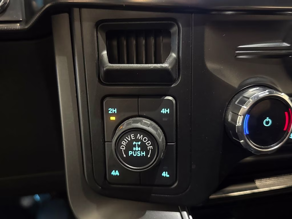 2024 Agate Black Metallic Ford F-150 Lariat 4X4 Truck