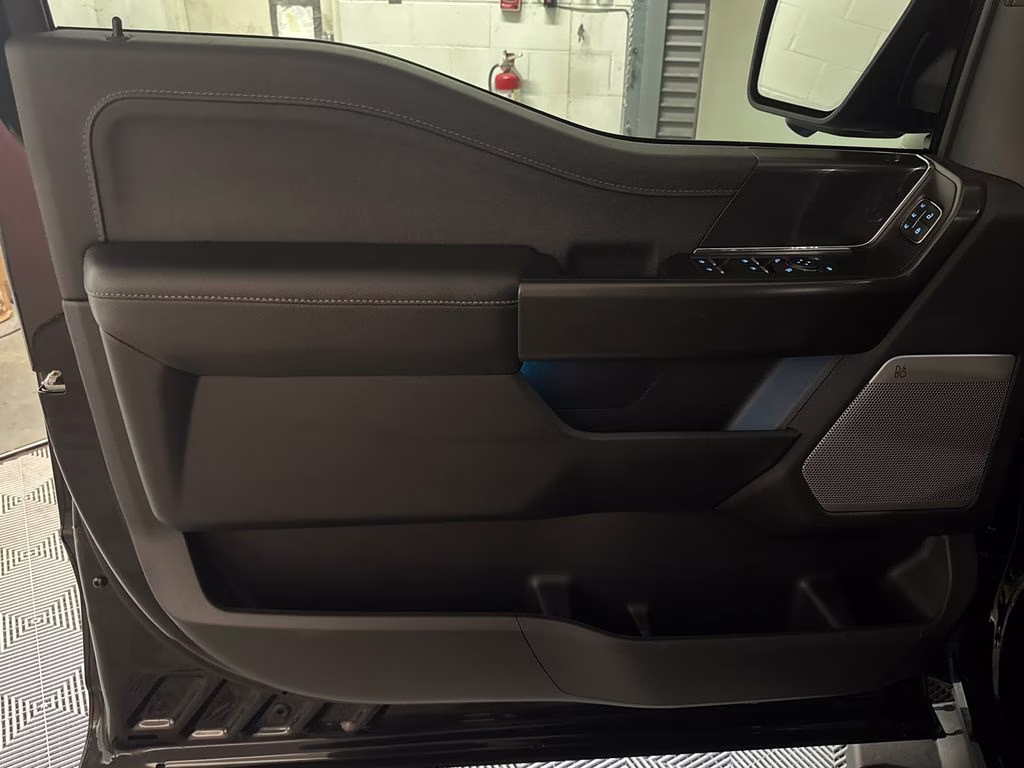 2024 Agate Black Metallic Ford F-150 Lariat 4X4 Truck