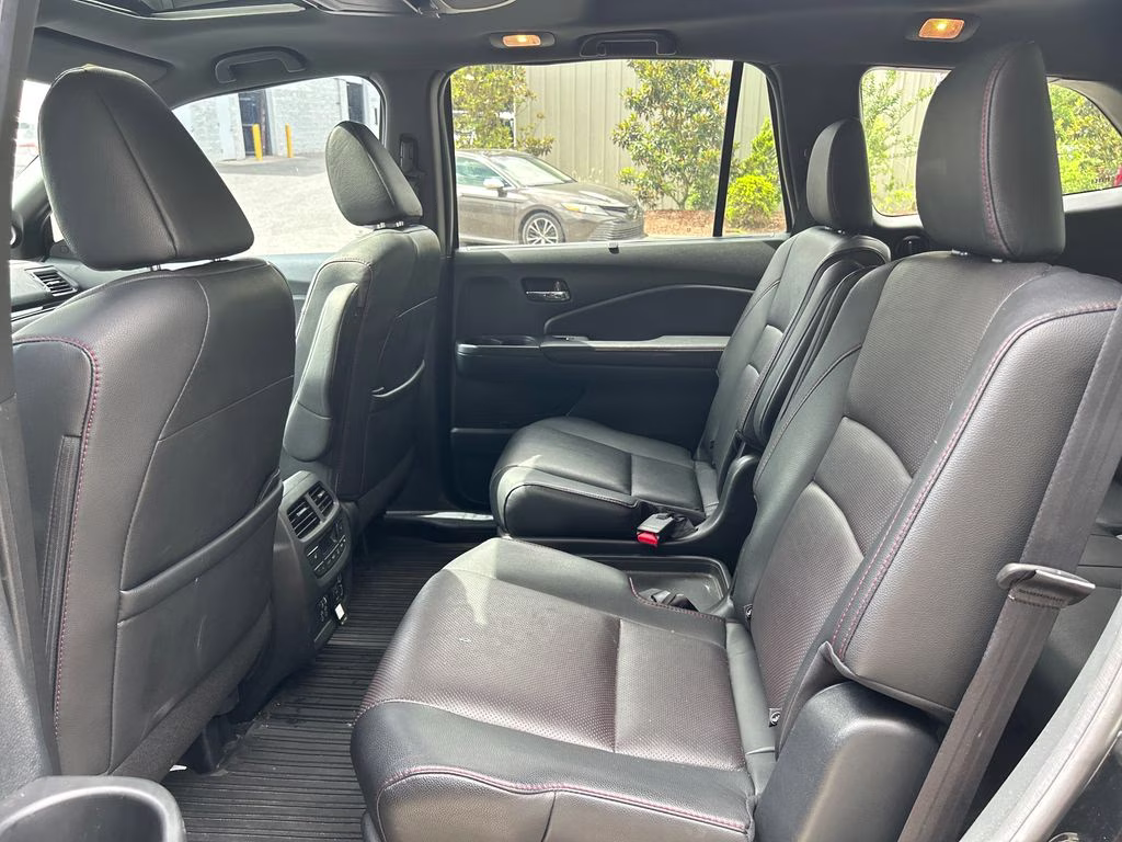 2022 Crystal Black Pearl Honda Pilot Black Edition AWD SUV