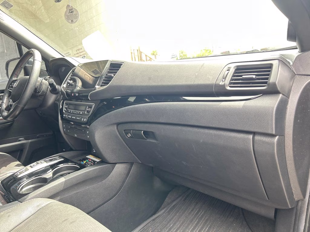 2022 Crystal Black Pearl Honda Pilot Black Edition AWD SUV