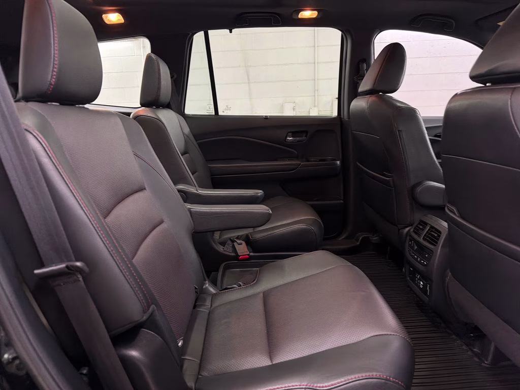 2022 Crystal Black Pearl Honda Pilot Black Edition AWD SUV