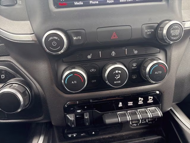 2019 Diamond Black Crystal Pearlcoat Ram 1500 Big Horn 4X4 Truck