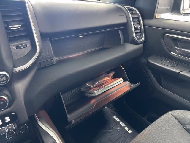 2019 Diamond Black Crystal Pearlcoat Ram 1500 Big Horn 4X4 Truck