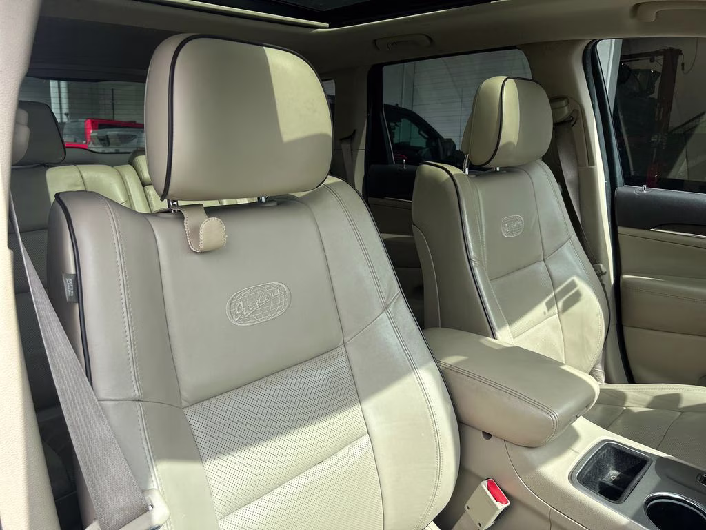 2014 Bright White Clearcoat Jeep Grand Cherokee Overland RWD SUV