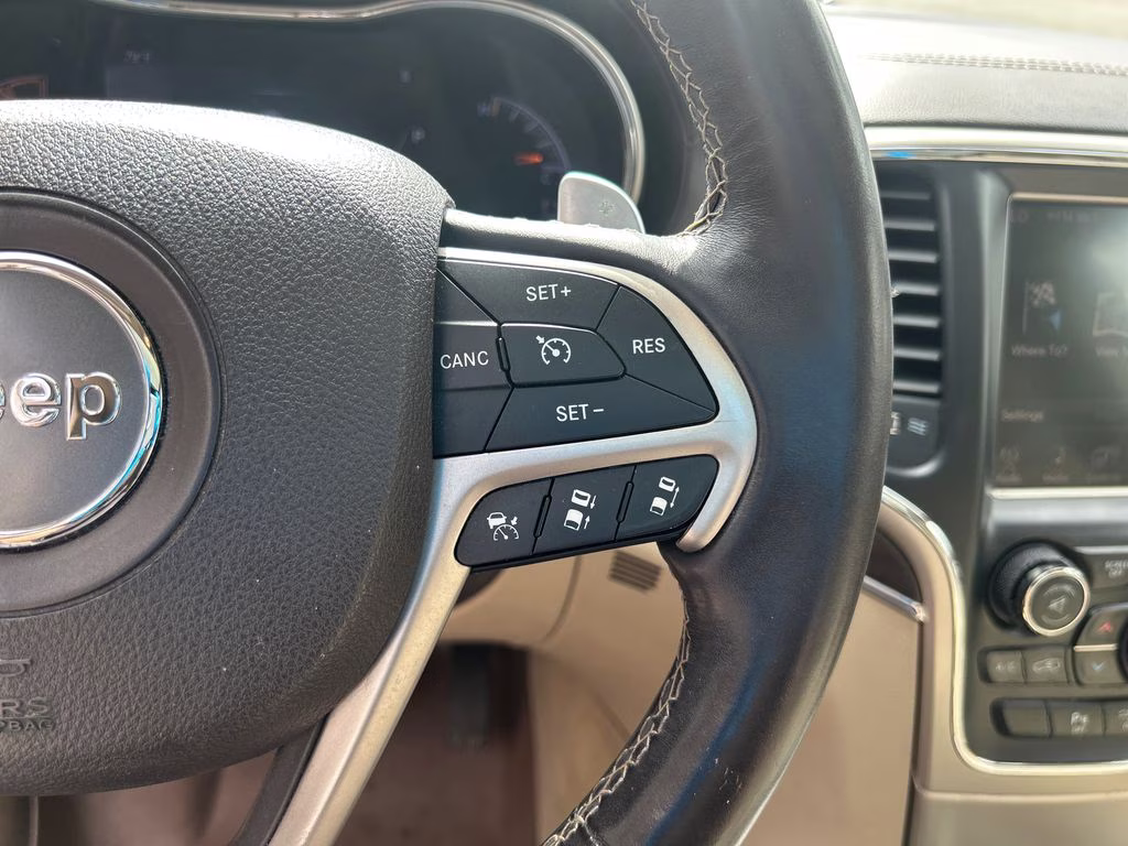 2014 Bright White Clearcoat Jeep Grand Cherokee Overland RWD SUV