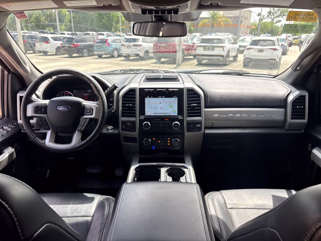2019 White Platinum Clearcoat Metallic Ford Super Duty F-250 SRW Lariat 4X4 Truck