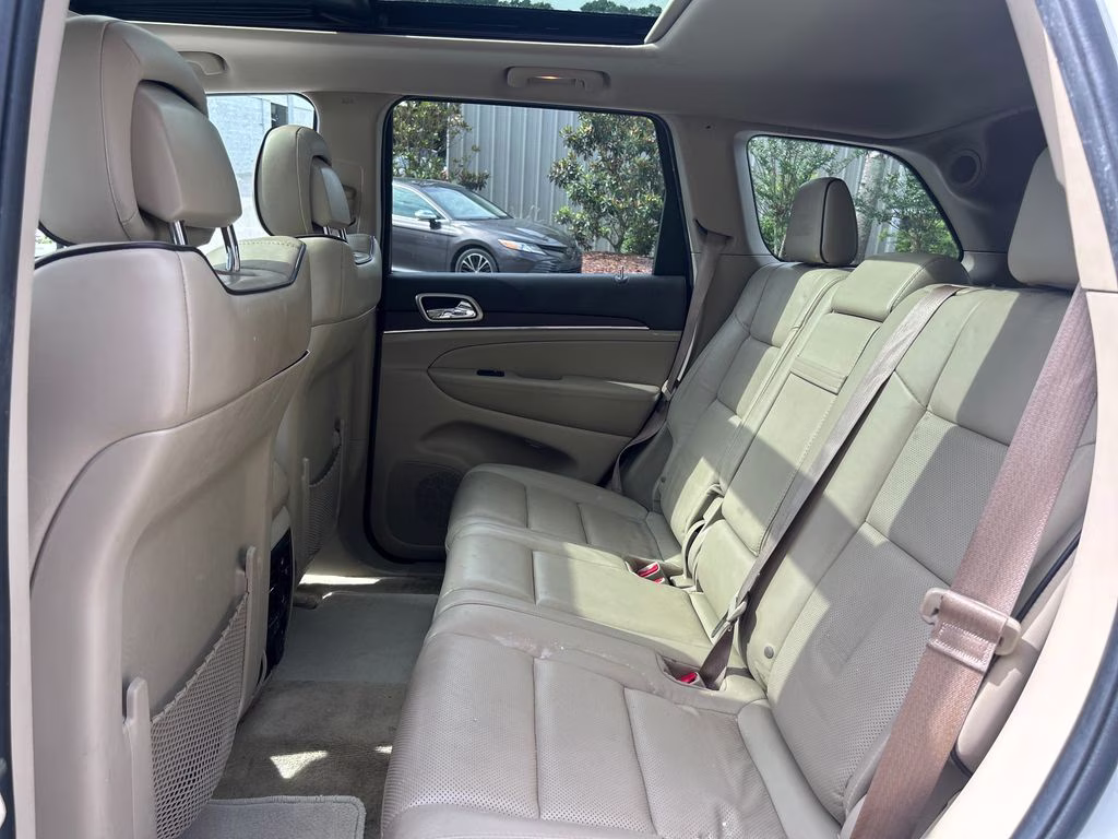 2014 Bright White Clearcoat Jeep Grand Cherokee Overland RWD SUV