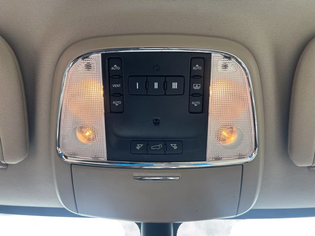 2014 Bright White Clearcoat Jeep Grand Cherokee Overland RWD SUV