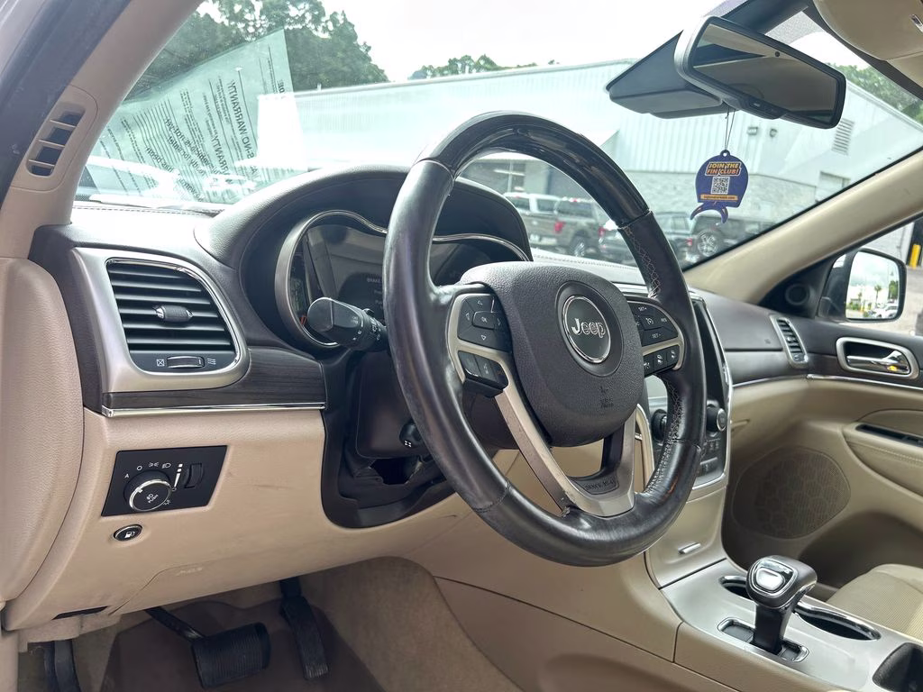 2014 Bright White Clearcoat Jeep Grand Cherokee Overland RWD SUV