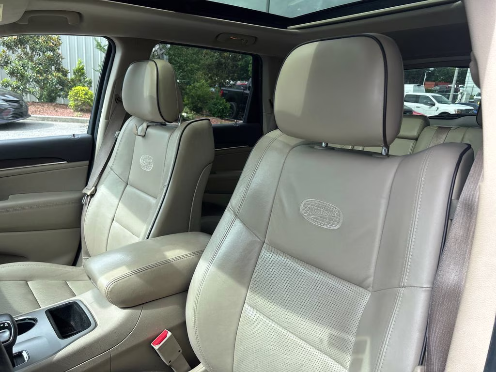 2014 Bright White Clearcoat Jeep Grand Cherokee Overland RWD SUV