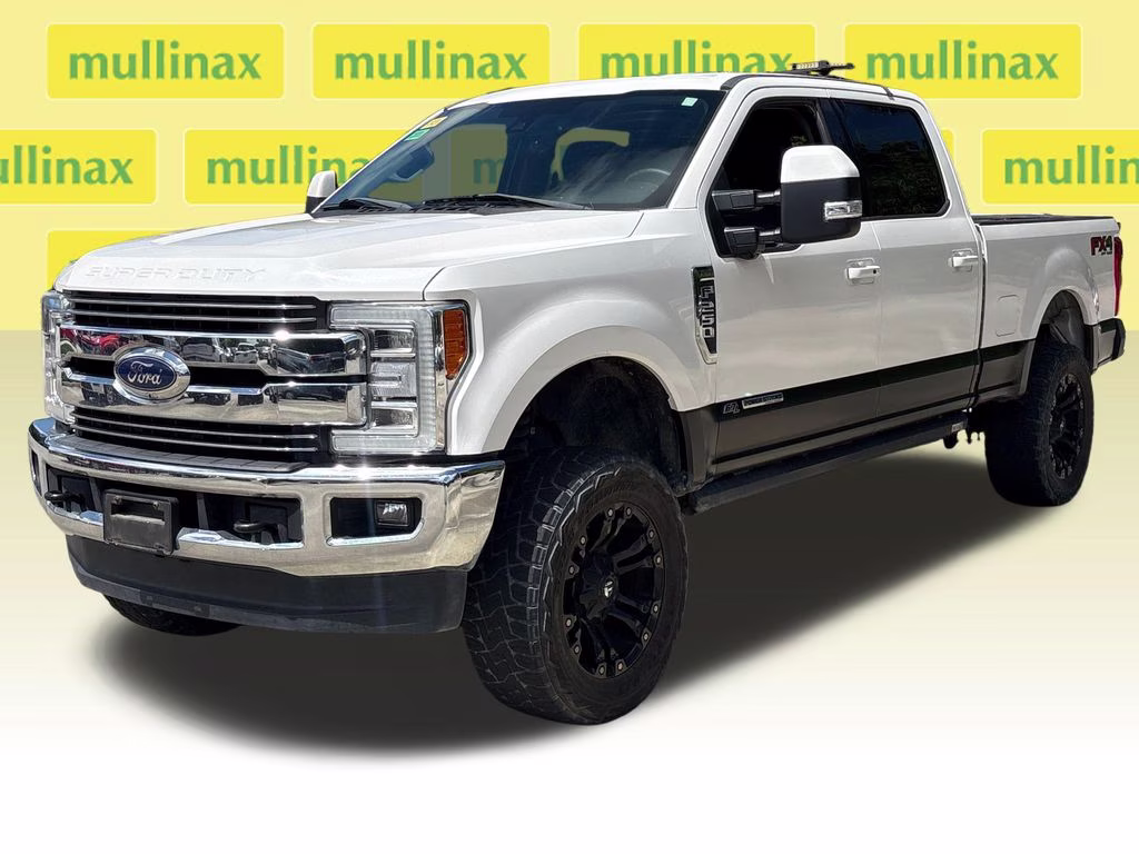 2019 White Platinum Clearcoat Metallic Ford Super Duty F-250 SRW Lariat 4X4 Truck