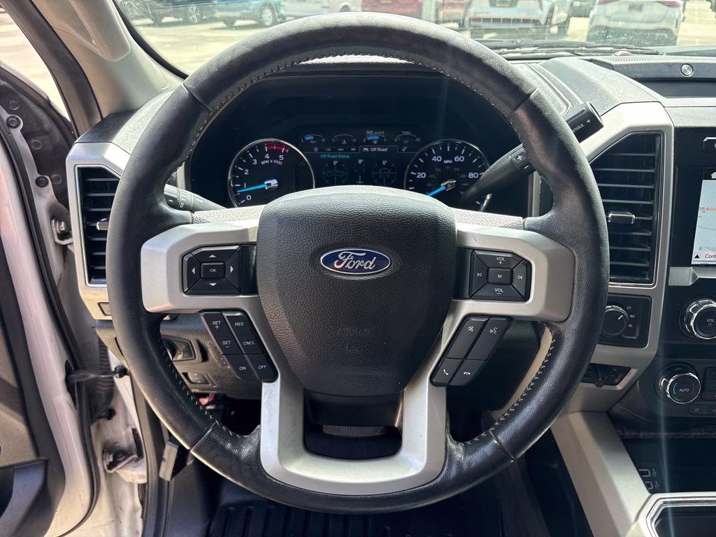 2019 White Platinum Clearcoat Metallic Ford Super Duty F-250 SRW Lariat 4X4 Truck