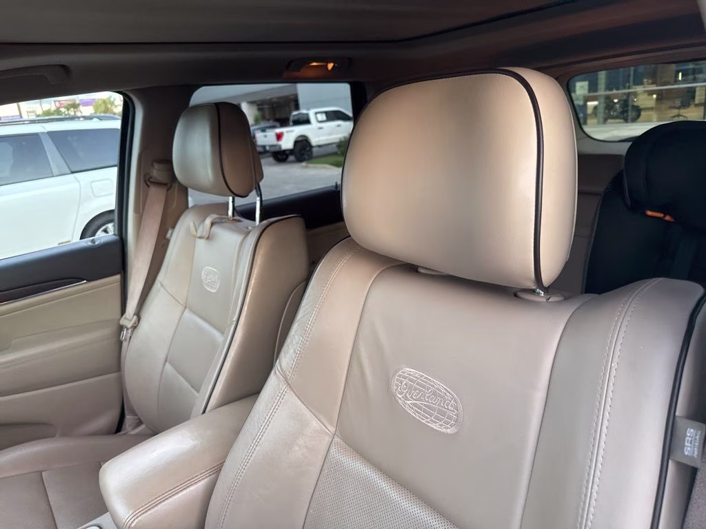 2014 Bright White Clearcoat Jeep Grand Cherokee Overland RWD SUV