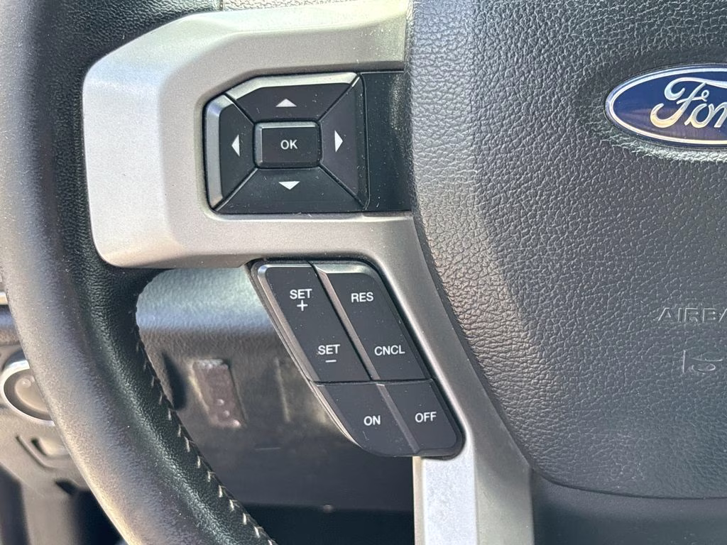 2019 White Platinum Clearcoat Metallic Ford Super Duty F-250 SRW Lariat 4X4 Truck