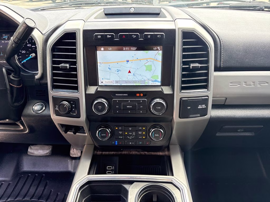 2019 White Platinum Clearcoat Metallic Ford Super Duty F-250 SRW Lariat 4X4 Truck