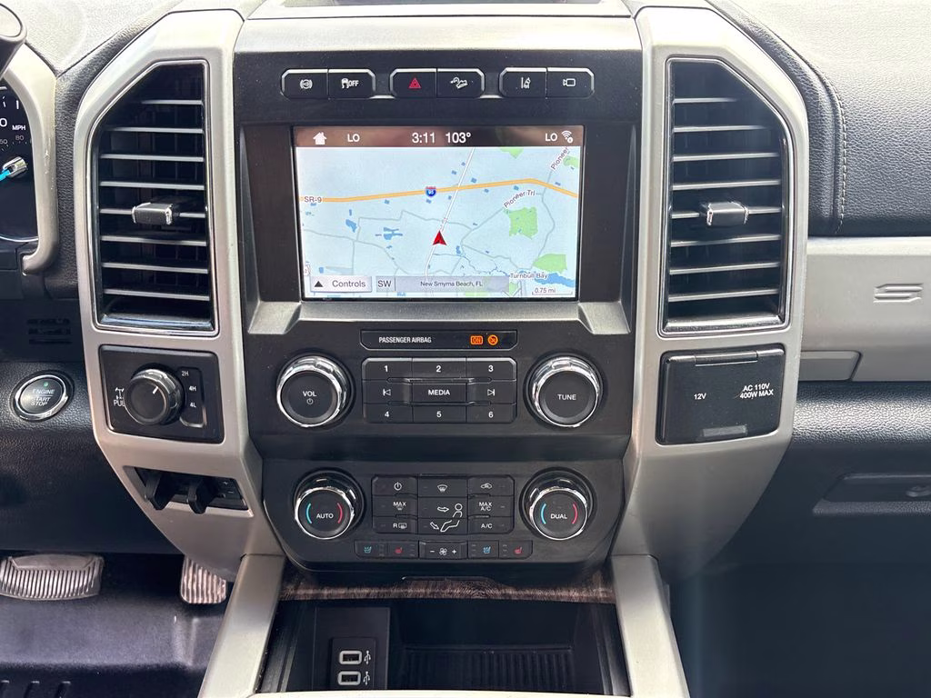 2019 White Platinum Clearcoat Metallic Ford Super Duty F-250 SRW Lariat 4X4 Truck