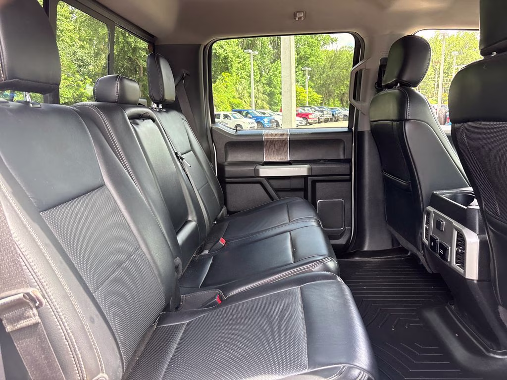 2019 White Platinum Clearcoat Metallic Ford Super Duty F-250 SRW Lariat 4X4 Truck