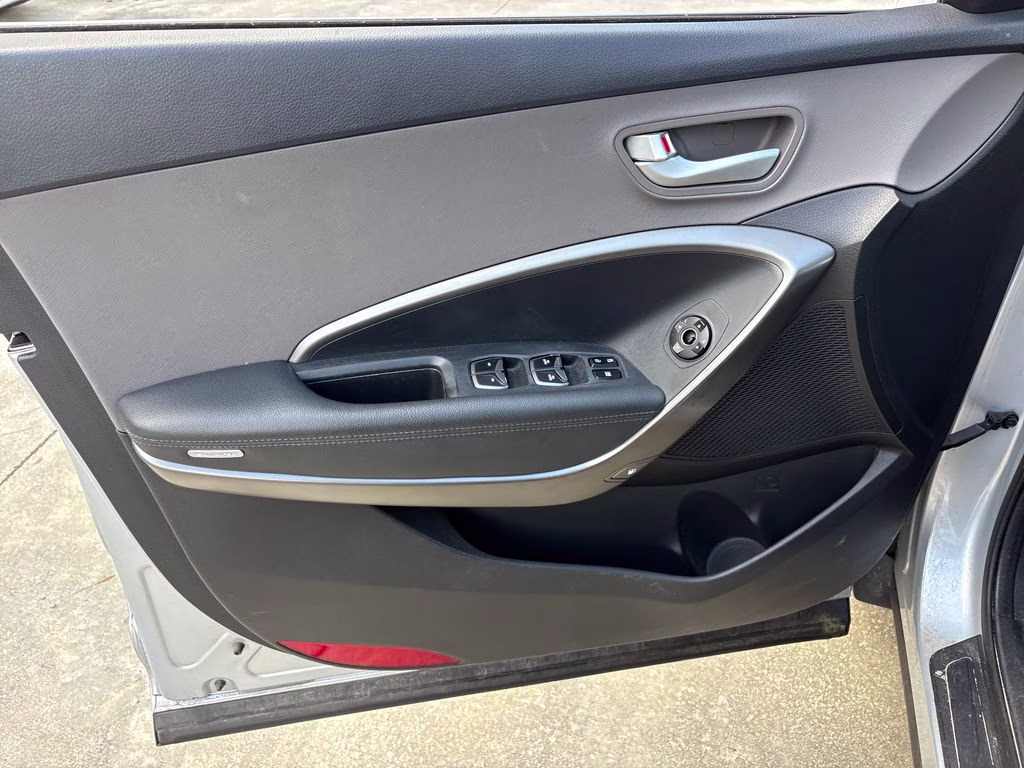 2017 Sparkling Silver Hyundai Santa Fe Sport 2.4 Base FWD SUV