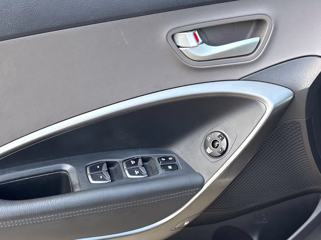 2017 Sparkling Silver Hyundai Santa Fe Sport 2.4 Base FWD SUV