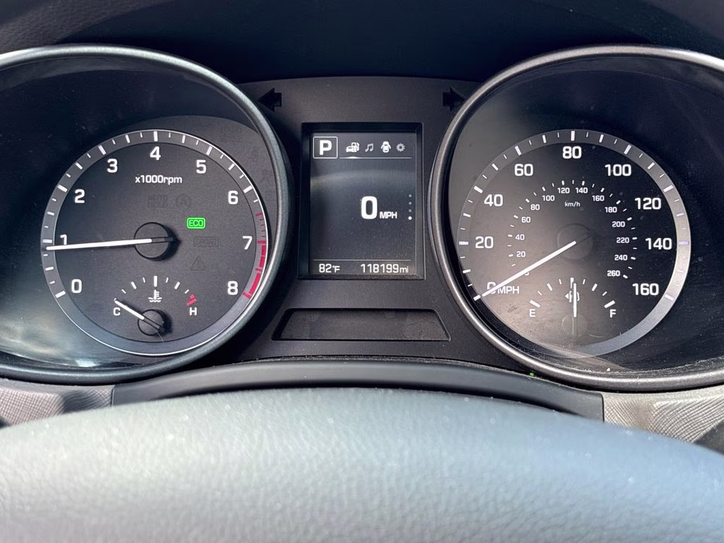 2017 Sparkling Silver Hyundai Santa Fe Sport 2.4 Base FWD SUV