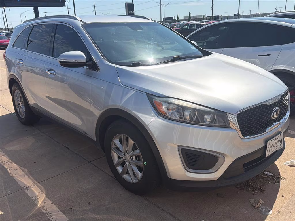 2016 Sparkling Silver Kia Sorento LX AWD SUV