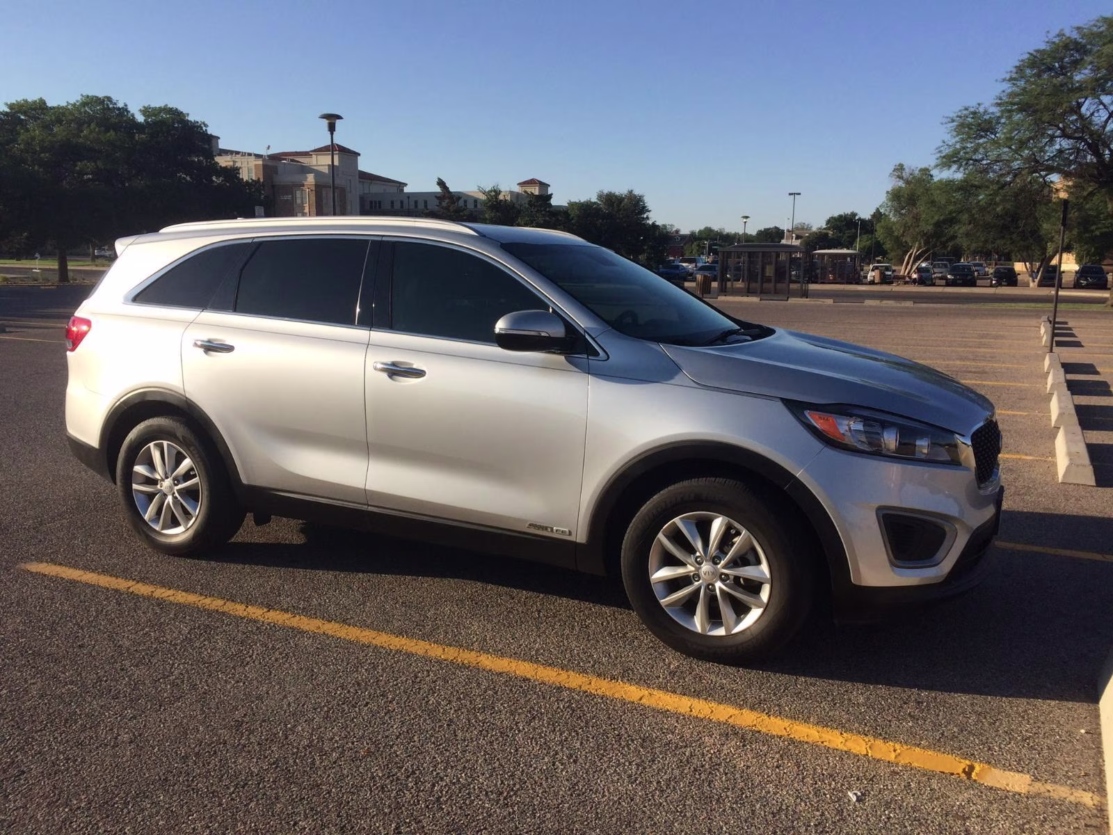 2016 Sparkling Silver Kia Sorento LX AWD SUV