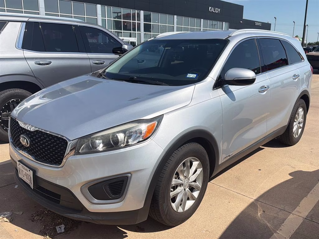 2016 Sparkling Silver Kia Sorento LX AWD SUV