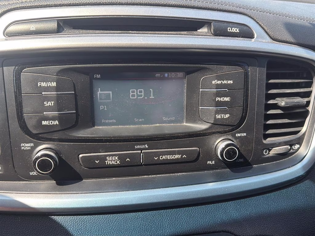 2016 Sparkling Silver Kia Sorento LX AWD SUV