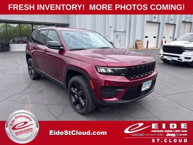 2023 Velvet Red Pearlcoat Jeep Grand Cherokee Altitude X 4X4 SUV