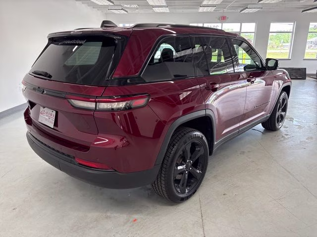 2023 Velvet Red Pearlcoat Jeep Grand Cherokee Altitude X 4X4 SUV