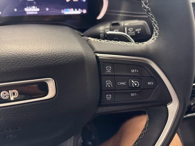2023 Velvet Red Pearlcoat Jeep Grand Cherokee Altitude X 4X4 SUV