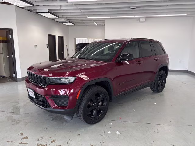 2023 Velvet Red Pearlcoat Jeep Grand Cherokee Altitude X 4X4 SUV